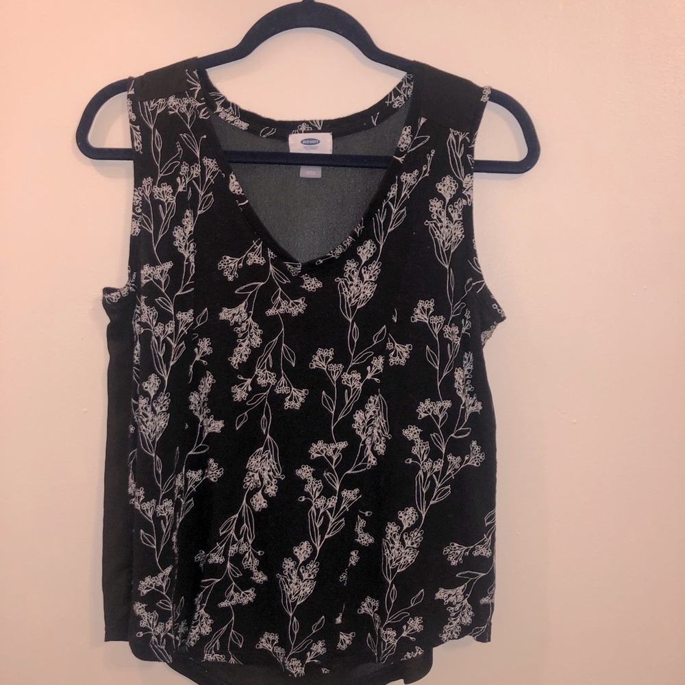 Blk + crm demi-sheer v-neck loose fit tank // floral embroidered front ♥️♥️